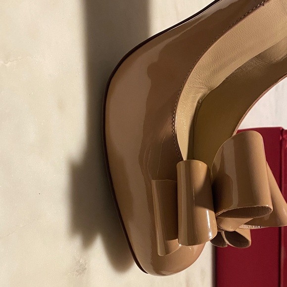 Valentino Women's Nude Bow Heels - Picture 4 of 11